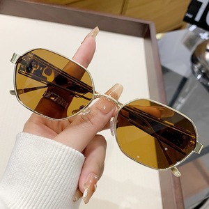 Lunettes de soleil rectangulaires tendance, monture intégrale, protection UV400, monture en métal, pour femmes, 2025 - Product Image 2