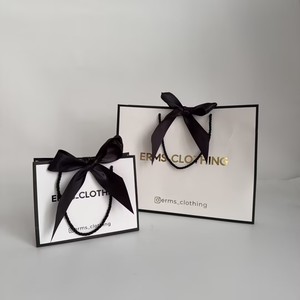 Bolsas de Papel Blancas con Ribete Negro y Logotipo en Dorado, Bolsas de Papel de Lujo para Regalos del Día de San Valentín con Cinta de Raso Negra - Product Image 2