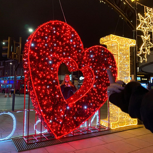2024 decorazione di nozze all'aperto illuminazione di san valentino ha condotto la lettera di amore luce a forma di cuore motivo ad arco a LED - Product Image 1