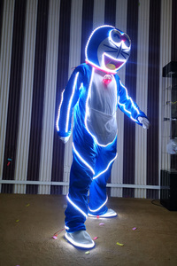 Bar KTV licor atmósfera Props Doraemon maniquí traje blanco luz muñeca traje adulto <span class=keywords><strong>Fin</strong></span> <span class=keywords><strong>de</strong></span> <span class=keywords><strong>Año</strong></span> rendimiento brillo traje - Product Image 3