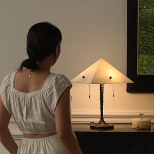 Lámpara de Mesa Estilo Vintage Francés, Luz LED E27 con Interruptor, Cuidado de la Vista, Decoración para Dormitorio o Estudio - Product Image 1