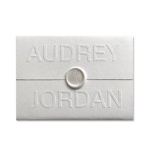 Élégante enveloppe blanche gaufrée personnalisée avec nom logo sérigraphie offset papier à usage professionnel et sceau de cire - Product Image 2