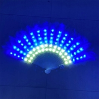 Ventilateur de plumes pliant RVB brillant pour droitier Lumière LED fluorescente Conception imprimée lumineuse Vêtements de performance pour discothèque