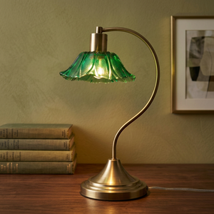 Lámpara de Mesa Tradicional de Latón con Pantalla de Cristal Verde en Forma de Flor, Base E12 LED para Dormitorio - Product Image 2