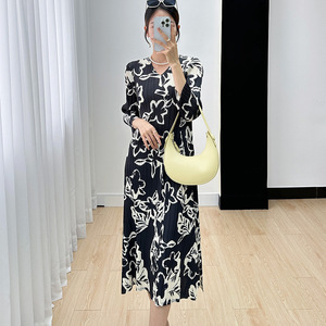 Ultimo <span class=keywords><strong>nero</strong></span> <span class=keywords><strong>e</strong></span> <span class=keywords><strong>bianco</strong></span> pieghe Miyake vestito coreano taglie forti gonna lunga dritta <span class=keywords><strong>donna</strong></span> fiore elegante festa aderente abito Casual - Product Image 5