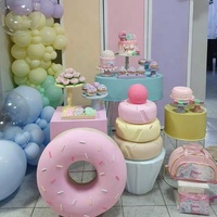 Décoration de fête d'anniversaire résine artisanat grand cône de crème glacée en fibre de verre beignet macaron statue accessoire à vendre