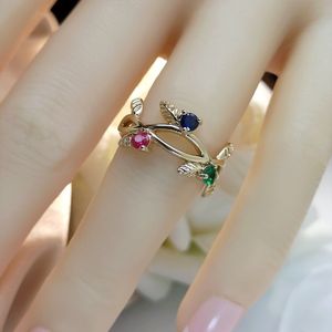 Anello Aperto a Forma di Foglia con Dettagli Colorati, Design Regolabile, Accessori di Moda per Donne - Product Image 2