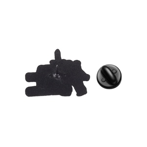 Broche émaillée Guerrier Grenouille avec texte de jeu de mots motivant et épée pour la décoration de sac à dos - Product Image 5