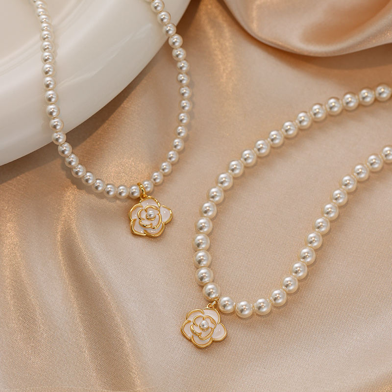 Camellia Pendant Pearl Necklace