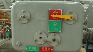 12kv ngoài trời ba pha AC 50hz điện áp trung bình Thiết bị phân phối điện cực gắn chân không ngắt mạch IEC tiêu chuẩn - Product Image 3