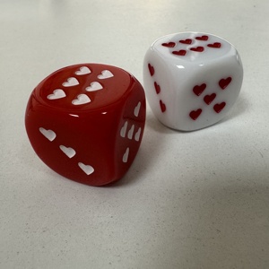 Set di Dadi Personalizzati, Fornitura Diretta dalla Fabbrica, Dadi Acrilici Rossi a Forma di Cuore 20mm, D6 con Angoli Arrotondati per Giochi da Tavolo - Product Image 6