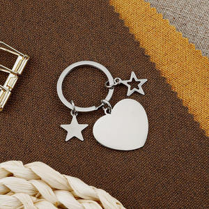 Porte-clés Uionen Star Accessories avec pendentif en forme de cœur en acier inoxydable gravé au laser - Product Image 2
