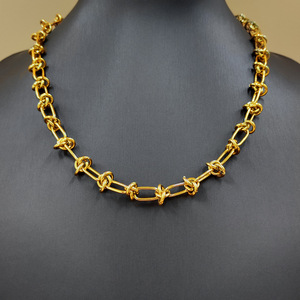 Ensemble collier et bracelet en acier inoxydable plaqué or 18 carats PVD à maillons noués |   Bijoux streetwear hypoallergéniques imperméables et robustes, idéal pour un cadeau - Product Image 4