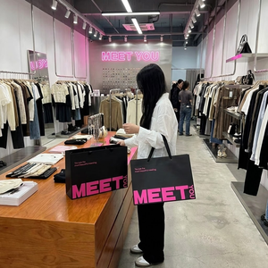 Customizable FSC-Certified Embossed Gift Bags Premium Recycled Paper Totes for Brand Packaging &amp; Special Events Wholesale OEM - Product Image 3