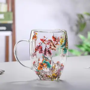 थोक सूखे फूल डबल वॉल ग्लास कप रचनात्मक गर्मी प्रतिरोधी ग्लास कॉफी कप शाश्वत फूल डबल डेकर कप