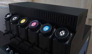 Nueva impresora de inyección de tinta UV-<span class=keywords><strong>DTF</strong></span> de 3 cabezales I3200 para imprimir etiquetas y pegatinas, impresora UV para tazas, botellas e <span class=keywords><strong>impresión</strong></span> con efecto bordado. - Product Image 5