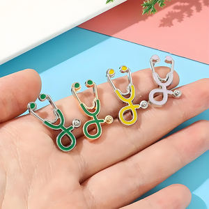 Vente en gros d'épingles en métal de stéthoscope uniformes de soins de santé accessoires décoratifs émail doux époxy médical petits cadeaux chapeaux papillon - Product Image 4