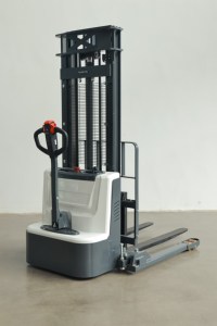 Apilador Eléctrico de Palets Everlift ELES-15E CE con Patas Abatibles, <span class=keywords><strong>1.5</strong></span> Toneladas, 1500 kg, Autopropulsado, Mini Apilador Todoterreno - Product Image 5