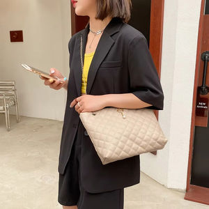 High Quality Delicate Tote <b>Bag</b> with Large Capacity and Zipper Closure Modern Design - Product Image 4