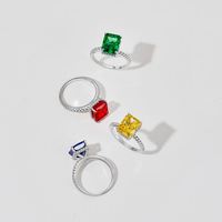 Anillo de Compromiso y Boda Dylam de Plata de Ley 925 con Halo de Diamantes Simulados, Corte 8A, Zirconia Cúbica