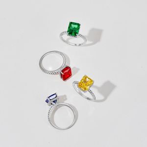 Anillo de Compromiso y Boda Dylam de Plata de Ley 925 con Halo de Diamantes Simulados, Corte 8A, Zirconia Cúbica - Product Image 5