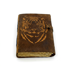 Carnet en cuir gaufré motif tigre, fait main, style vintage - Product Image 1