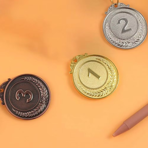 Medalla de metal en blanco chapada en oro brillante personalizada a precio de fábrica, medallas deportivas para correr maratón personalizadas - Product Image 2