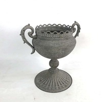 Pot Bunga Bentuk Piala Logam Abu-abu Vintage Rustic Berlapis Bubuk Tahan Lama untuk Rumah dan Taman dengan Dudukan dan Pegangan