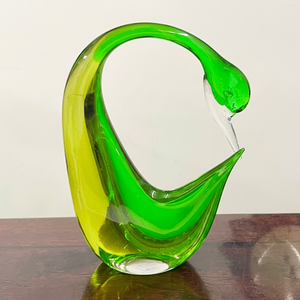 Sculpture de cygne en verre soufflé vert, décoration artistique, figurine animale de collection, artisanat en verre soufflé fait main - Product Image 1