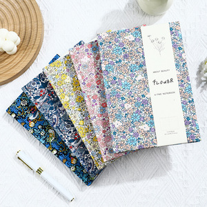 Cuaderno <span class=keywords><strong>de</strong></span> tela floral A5 <span class=keywords><strong>de</strong></span> tapa dura, diario con motivos <span class=keywords><strong>de</strong></span> flores y pájaros, cuaderno con líneas horizontales <span class=keywords><strong>de</strong></span> Strawberry Thief - Product Image 1