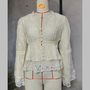 Chemise à manches longues en dentelle florale en coton 95% et élasthanne 5% pour femmes, col en V, boutons sur le devant, élégante, pour le bureau, printemps 2026 - Product Image 4