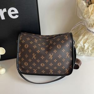 Bolso cruzado vintage de estilo americano con estampado para mujer. Hecho de material PU. Se Puede Usar Como Bolso Pequeño.2842 - Product Image 5