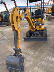 Maquinaria de Construcción XGMG XG18E Mini Excavadora de 1.8 Toneladas con Accesorios: Pulgar, Cucharón, Barrena, Enganche Rápido, Martillo Rompedor - Product Image 2