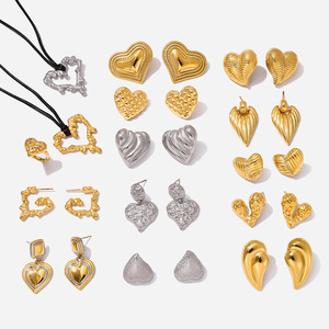 Conjunto de aretes y collar en forma de corazón de acero inoxidable, joyería de moda para mujer para fiestas. - Product Image 1