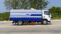 Balayeuse et laveuse de rue électrique écologique, camion de nettoyage routier municipal à faible bruit et lavage haute pression