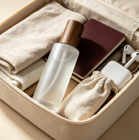 Bouteille en verre givré vide avec couvercle extérieur blanc, disponible en stock maintenant, pour kit de soins de la peau, emballage cosmétique, logo imprimable, plat