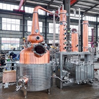 Équipement de distillerie multifonctionnel en cuivre TP2 complet Alambic de liqueur de 500 litres pour le traitement de l'alcool de spiritueux