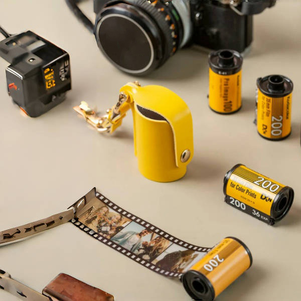 35mm Film Case Keychain Leather Film Holder Small Camera Film Pouch Holder Retro PU Leather Storage Case for Photographer