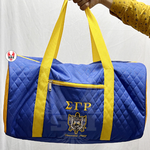 Sac de voyage matelassé brodé pour femmes de la sororité Sigma Gamma Rho |   Sac de voyage personnalisé pour femmes, broderie de la sororité SGRho - Product Image 1