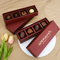 Boîte d'emballage rigide en papier de qualité supérieure avec feuille d'or personnalisée, doublure et séparateur en plastique pour chocolats et dattes de qualité supérieure