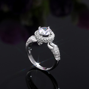 Anello da donna rotondo con zirconi lucidi, design elegante, per proposta di matrimonio, uso quotidiano, impilabile, regalo di gioielli da dito abbinabile a tutto. - Product Image 5