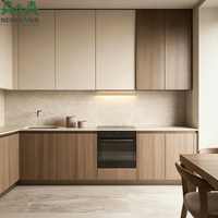 Meubles de cuisine en forme de L SLS Japandi, placage bois et laque mate, rangement modulaire personnalisé pour projets résidentiels haut de gamme