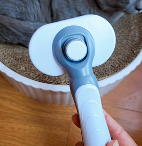Cepillo de Aseo Autolimpiante para Perros y Gatos, Elimina el Pelo Suelto y el Subpelo, Venta al Por Mayor de Artículos para Mascotas - Product Image 6