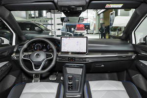 Voiture d'<span class=keywords><strong>occasion</strong></span> essence 2025 sans accident pour VW Golf 300 TSI R-Line 1.5T Turbo Automatique 7DCT Conduite à gauche Euro VI Maniabilité sportive - Product Image 3