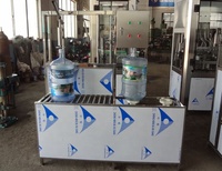 Machine de remplissage d'eau compacte semi-automatique de 5 gallons 100BPH 18L 20L ligne de production de liquide de convoyeur de capsulage de remplissage de rinçage