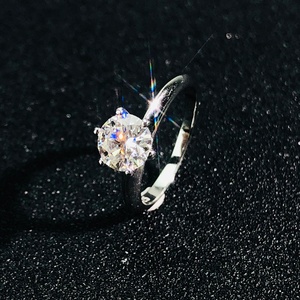 Anillo Xingyue FASHION de Plata de Ley 925 con Moissanita Central de 1 Quilate, Color DEF, Forma Redonda - Product Image 3