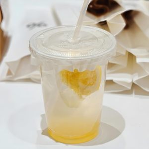 Logotipo personalizado impreso 12/14/16/18/20oz FORMA DE U PET desechable bebida fría Boba té hielo café vasos de plástico con tapas - Product Image 4