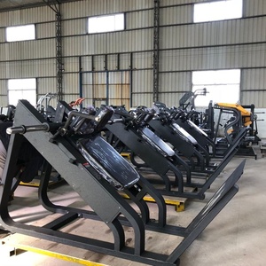 Attrezzatura Commerciale per Palestra: Macchina Hack Squat a Carico Libero MND F57 con Piastre Scorrevoli - Product Image 5