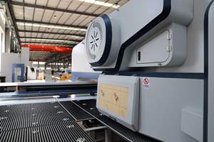 Prensa Punzonadora Mecánica CNC de Torreta, Hidráulica de Alta Eficiencia, 32 Estaciones, Cambio Rápido de Herramientas, para Punzonado de Chapa Metálica, con Bomba de Motor de Rodamientos - Product Image 4