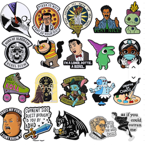 Broche en émail de dessin animé, épingle à revers, <span class=keywords><strong>magicien</strong></span>, médecin, musique, poupée, pterodactyle, bougies magiques, patins à roulettes, badge, bijoux, cadeau - Product Image 1